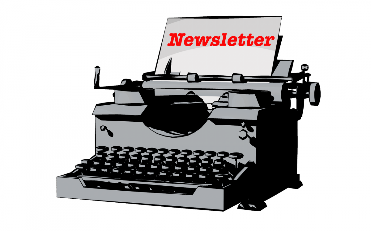 Illustration einer Schreib-Maschine, in der ein Blatt mit der Aufschrift Newsletter liegt.